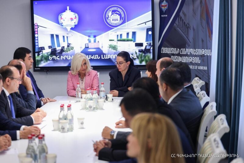 Հայաստանում քննարկվել են դատարանում մեղադրանքի պաշտպանության հայաստանյան և ամերիկյան մոտեցումները