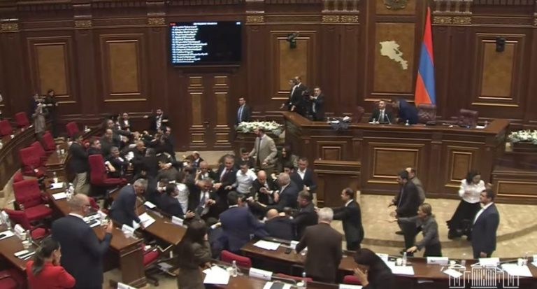 «Пашинян фактически оправдывает насилие»: газета «Паст» о драке в парламенте