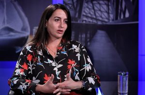 «Власть уверена в безнаказанности»: Анна Костанян осудила драку и брошенный в депутатов стул