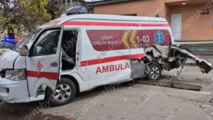 В Ванадзоре столкнулись машина скорой помощи и КамАЗ: пациент погиб