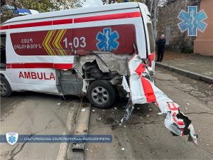 В Ванадзоре попала в ДТП машина скорой помощи: пациент скончался в больнице