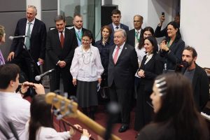 Антониу Гутерриш посетил центр TUMO перед COP17