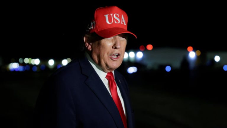 «Если не нанести хотя бы немного, будешь выглядеть как труп»: Трамп рассказал о макияже