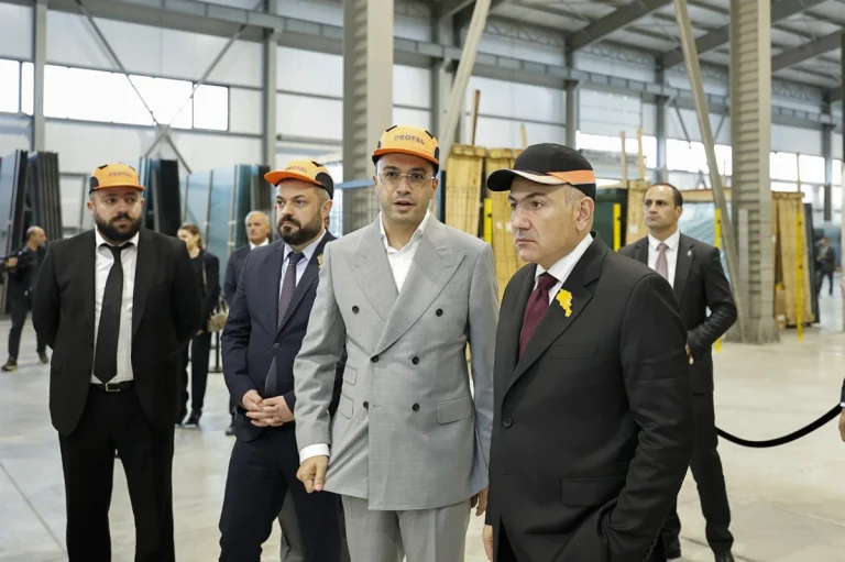 В Армении открыли новый завод по обработке стекла: инвестиции составили $20 млн