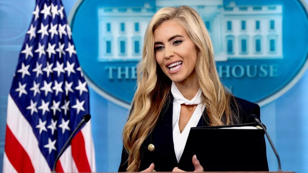 Пресс-секретарь Трампа покинула пост через неделю после назначения