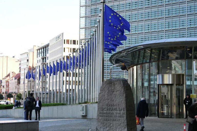 ЕС планирует связать Гренландию с Европой подводным кабелем в новой арктической стратегии