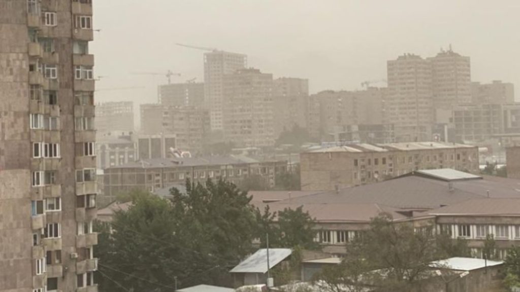 В Ереване зафиксировано превышение допустимого уровня пыли и диоксида азота