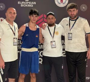 Хачик Бабаян вышел в полуфинал юношеского чемпионата Европы и обеспечил Армении медаль