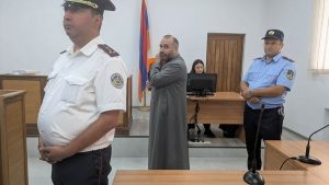 Суд прекратил дело о восстановлении Армана Сарояна на посту главы Масиацотнской епархии
