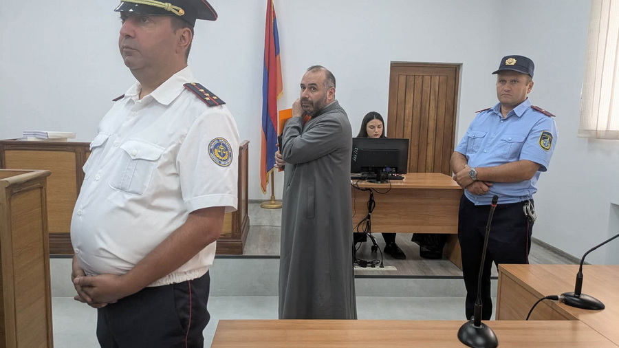 Суд прекратил дело о восстановлении Армана Сарояна на посту главы Масиацотнской епархии