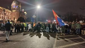 Сотни сторонников студенческой оппозиции съезжаются в Белград накануне выборов