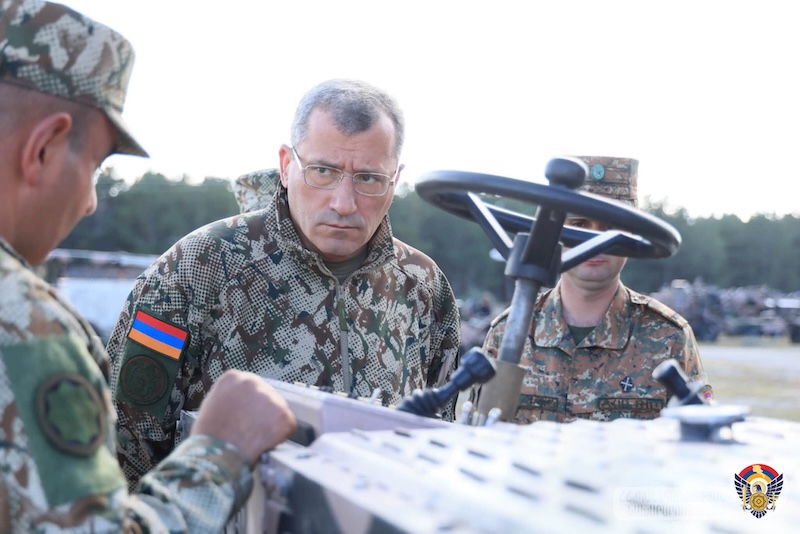 Замминистра обороны Карен Брутян посетил ряд воинских частей