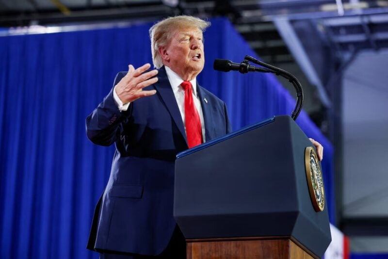 Трамп пообещал решить вопрос с обменом разведданными с Киевом