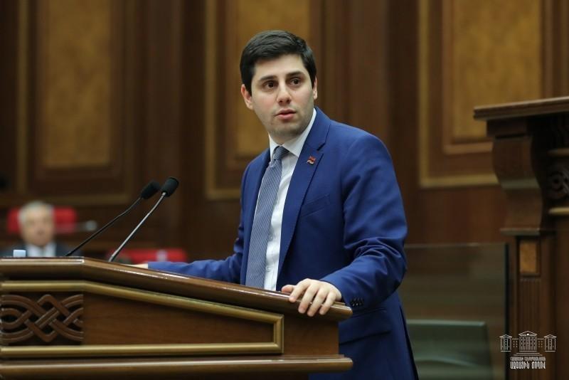 «Зарплата уже не покрывает прежние потребности»: сколько Сурен Григорян получил в мэрии