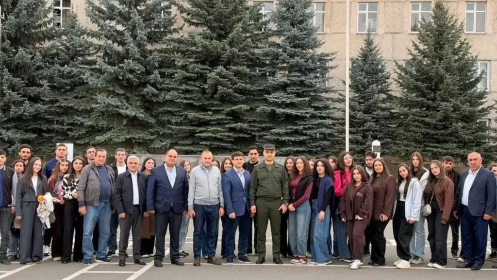 Студентам показали участок границы в Киранце: в СНБ заявили о более безопасной службе после делимитации