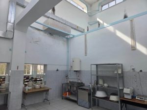 В школе Амасии приостановили работу столовой из-за плесени и нарушений санитарных требований