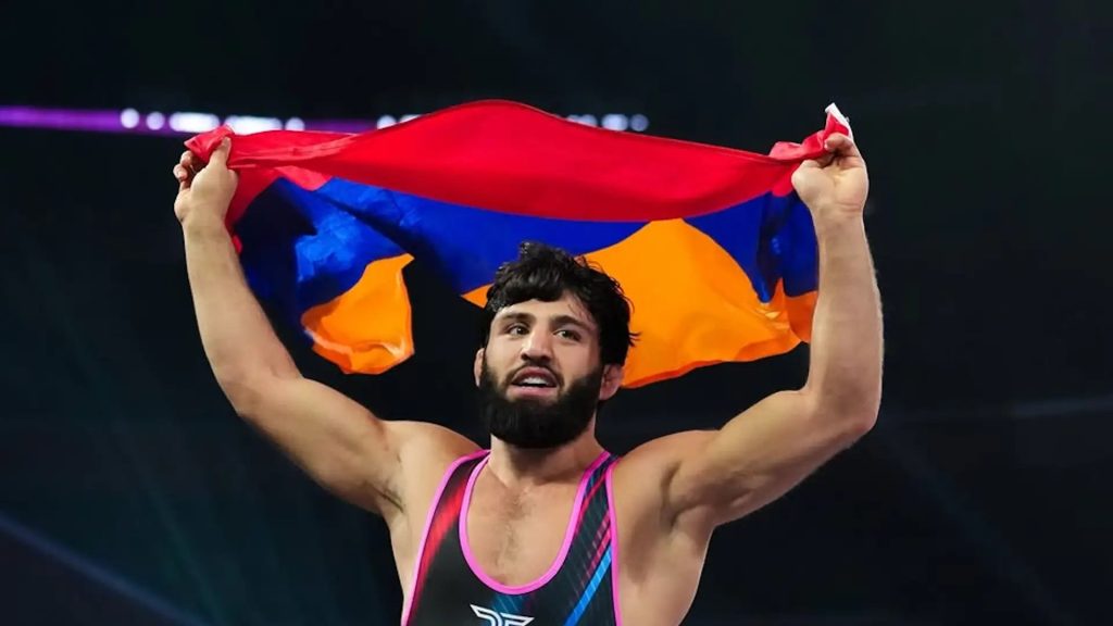 Арман Царукян бросил вызов легенде MMA после завоевания титула RAF