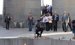 Индийская военная делегация почтила память жертв Геноцида армян в Цицернакаберде