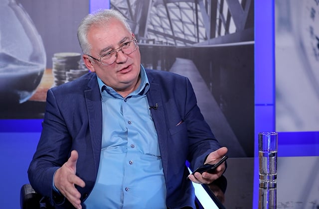 «Цены на жильё в Ереване уже выше, чем в Лос-Анджелесе»: эксперт раскритиковал идею парковок для въезжающих машин