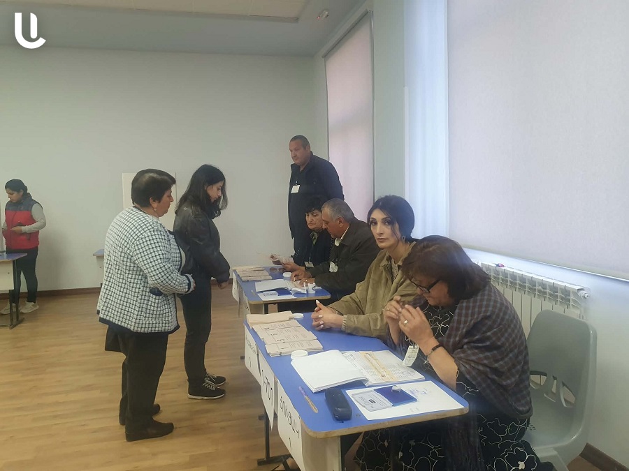 В Артике на участке №33/07 проголосовали около 300 человек