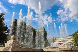 За места в совете Капана поборются три политические силы: списки возглавили 70, 71 и 23 кандидата