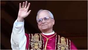 Папа Римский Лев XIV начал ходить на следующий день после операции по удалению опухоли