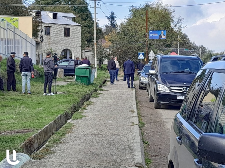 На местных выборах в Армении зафиксировали 54 сигнала о нарушениях, один связан с подкупом избирателей