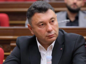 Шармазанов: Армении нужна не «смена оппозиции», а смена власти
