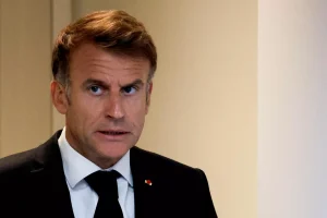 Макрон признал, что власти Франции не были готовы к массовым протестам 17 октября