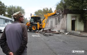 После сноса части магазина в Аджапняке адвокат обратился в полицию: материалы переданы в Антикоррупционный комитет