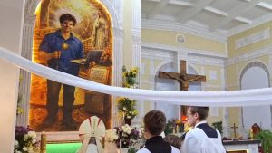 В белорусском храме освятили созданный ИИ образ «кибер-апостола» Карло Акутиса