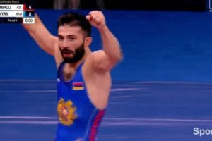 Карен Асланян победил азербайджанского борца и стал чемпионом мира