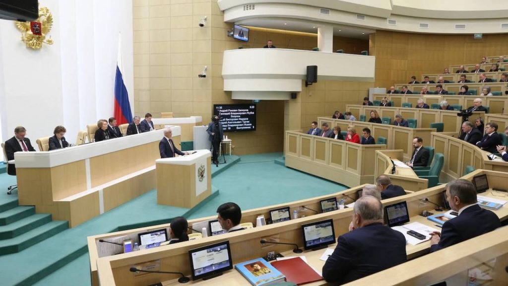 Сенатор Джабаров предложил обсудить запрет на въезд в Россию губернатору Ширака