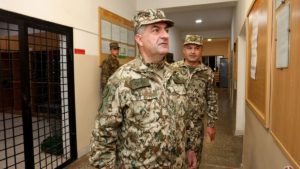 Начальник Генштаба совершил внезапные ночные визиты в воинские части