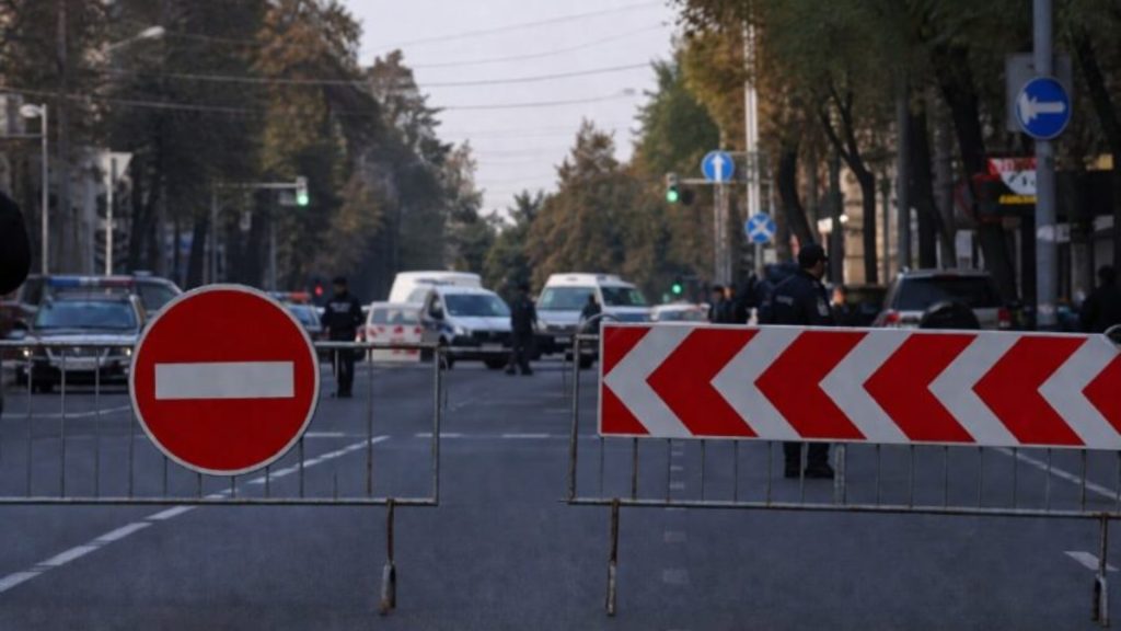 С 14 октября на улице Арама Хачатряна запретят остановку транспорта
