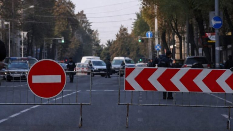С 14 октября на улице Арама Хачатряна запретят остановку транспорта
