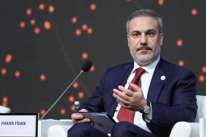 Хакан Фидан прибыл в Баку для участия в саммите СВМДА