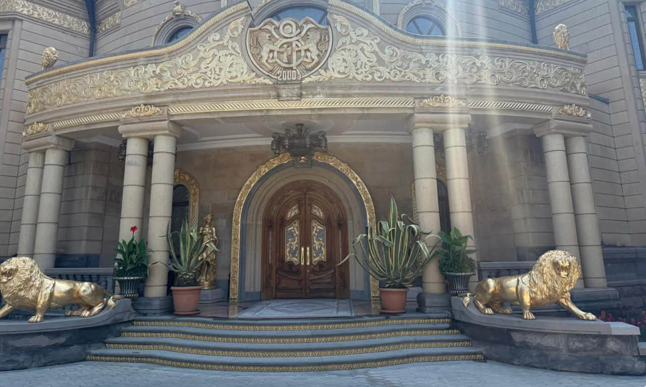 Գագիկ Ծառուկյանի 29 անշարժ, 488 շարժական գույքի և 33 մեքենայի վրա արգելանք է դրվել