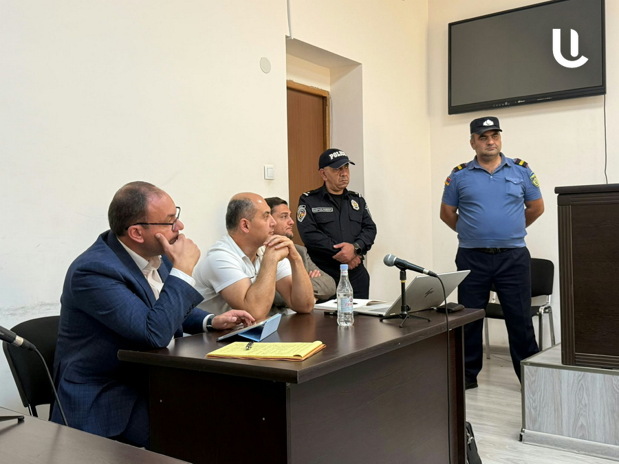 «Սաղին բարևներ». Մարտուն Գրիգորյանը դատարան մտավ բարձր տրամադրությամբ