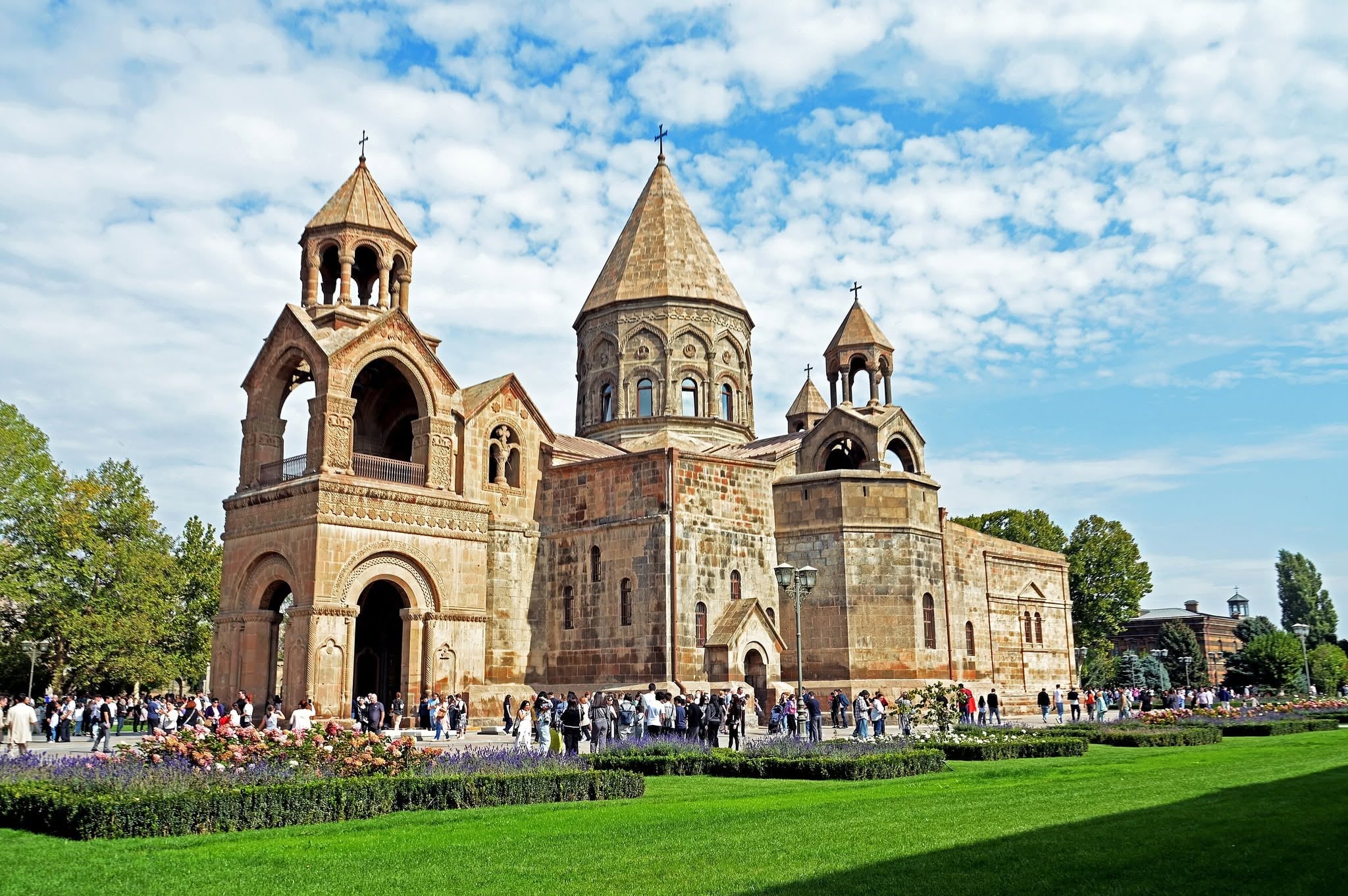 «Ուժեղ Հայաստանը» պաշտպանելու է Հայոց Եկեղեցին՝ հայտարարում է «Ուժեղ Հայաստան»-ը