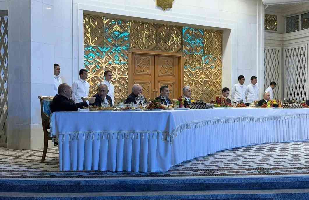 Փաշինյանն ու Ալիևը Թուրքմենստանում նստել են կողք կողքի և զրուցել