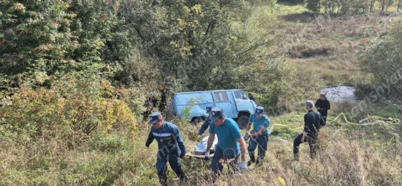 «ՈւԱԶ»-ը դուրս է եկել ճանապարհից ու գլորվել ձորը․ 1 զոհ, 3 վիրավոր