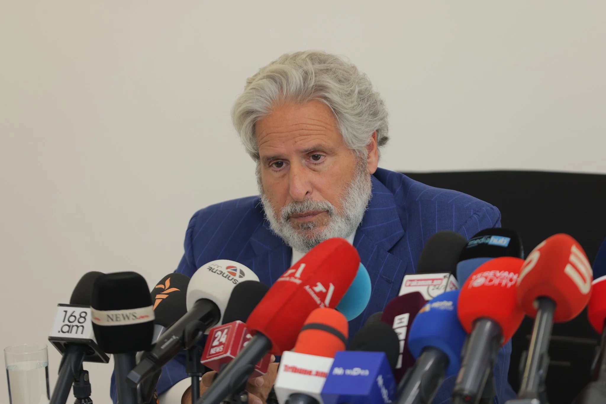 Ռոբերտ Ամստերդամը Հայ Առաքելական եկեղեցու վերաբերյալ կառավարության «զեկույցը» խայտառակություն է որակել