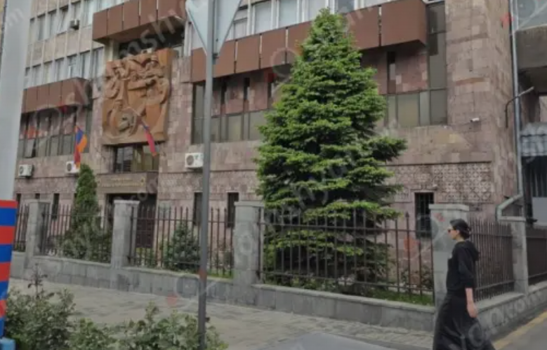 Րաֆֆու փողոցում կնոջը գցել են գետնին և հափշտակել «Samsung A15»-ը․ կասկածյալը ձերբակալվել է