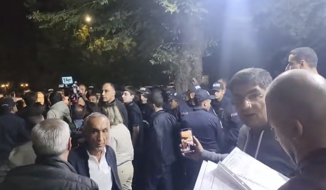 «Դուք «բուդկի պաշտպաններ եք»․ թաղապետը՝ Մեսրոպ Մանուկյանին