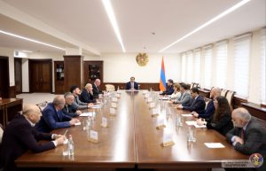 Сурен Папикян возглавил заседание общественного совета при Минобороны Армении