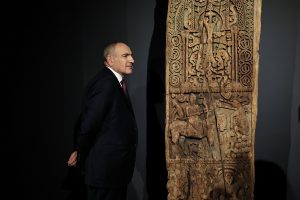 Демоян сообщил о покупке в Лондоне «дверной створки» за $500 тысяч и потребовал возбудить дело