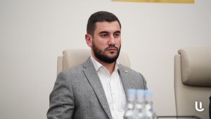 «Били лежащего»: депутат заявил о следах на лице Андраника Геворкяна после драки в парламенте