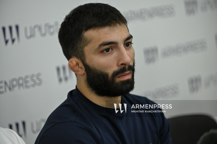 Карен Асланян стал чемпионом мира, победив в финале борца из Азербайджана