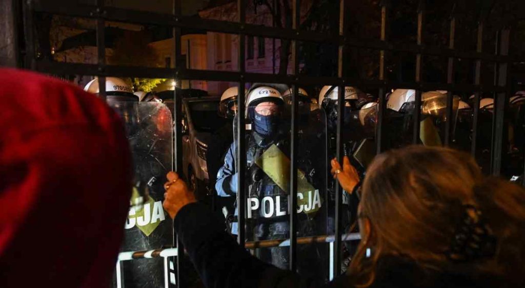 В Польше разгорается кризис вокруг Конституционного суда: Туск заявил о необходимости решительных мер